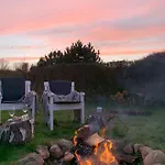 Summer Bliss With Vibrant Garden In Nodebohuse Hébergement de vacances Hundested