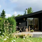 Summer Bliss With Vibrant Garden In Nodebohuse Hébergement de vacances Hundested