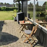 Summer Bliss With Vibrant Garden In Nodebohuse Hébergement de vacances Hundested