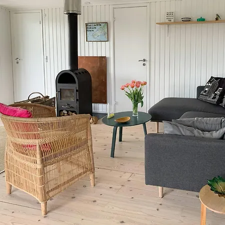Holiday home Summer Bliss With Vibrant Garden In Nodebohuse