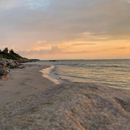 Summer Bliss With Vibrant Garden In Nodebohuse Hébergement de vacances Hundested