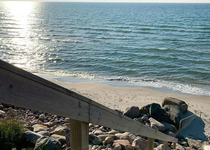 Summer Bliss With Vibrant Garden In Nodebohuse Hébergement de vacances Hundested